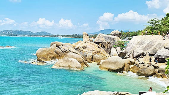 Die Granitfelsen Hin Ta und Hin Yai am Strand von Lamai auf Koh Samui